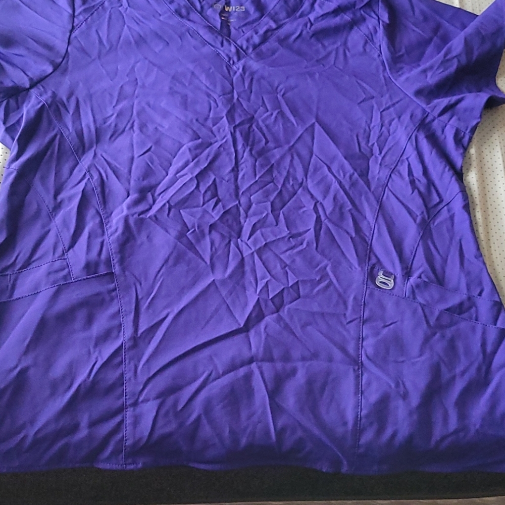 Qonder qink Scrub top
